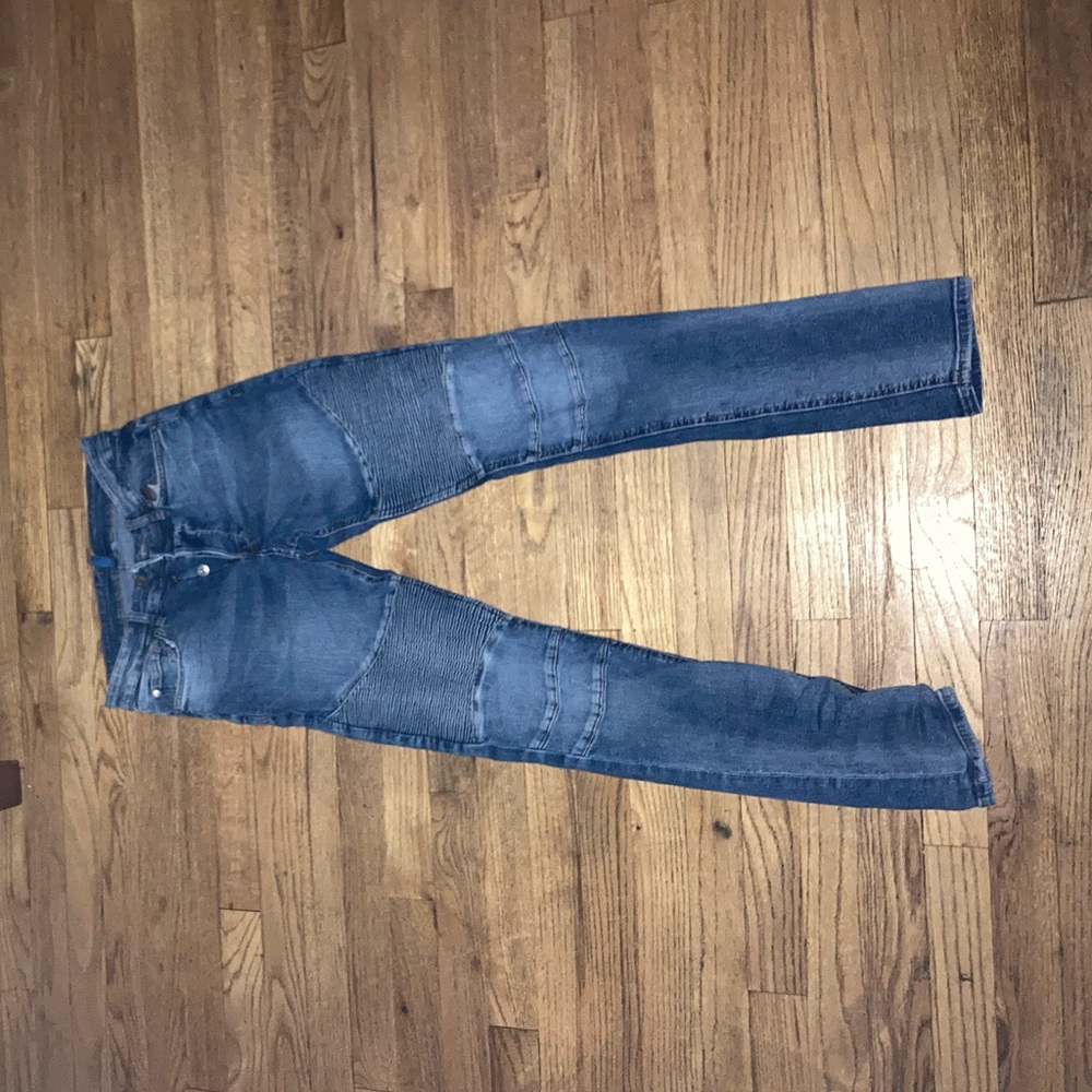 In good condition divided jeans